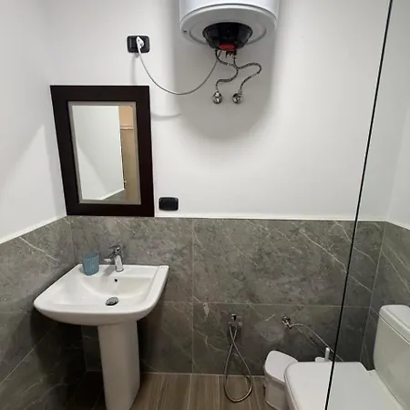 Adam House Appartement *