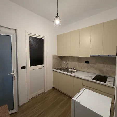 Adam House Appartement *